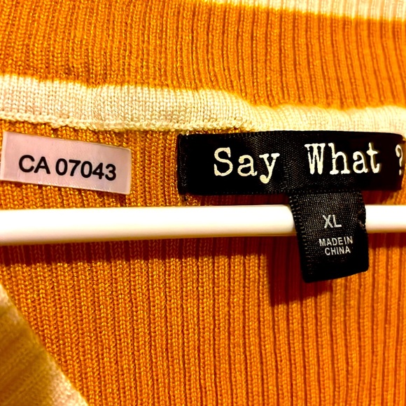 V-neck Yellow T-Shirt with White Stripes Knitted Short Sleeves Very Stretchy - Picture 6 of 7